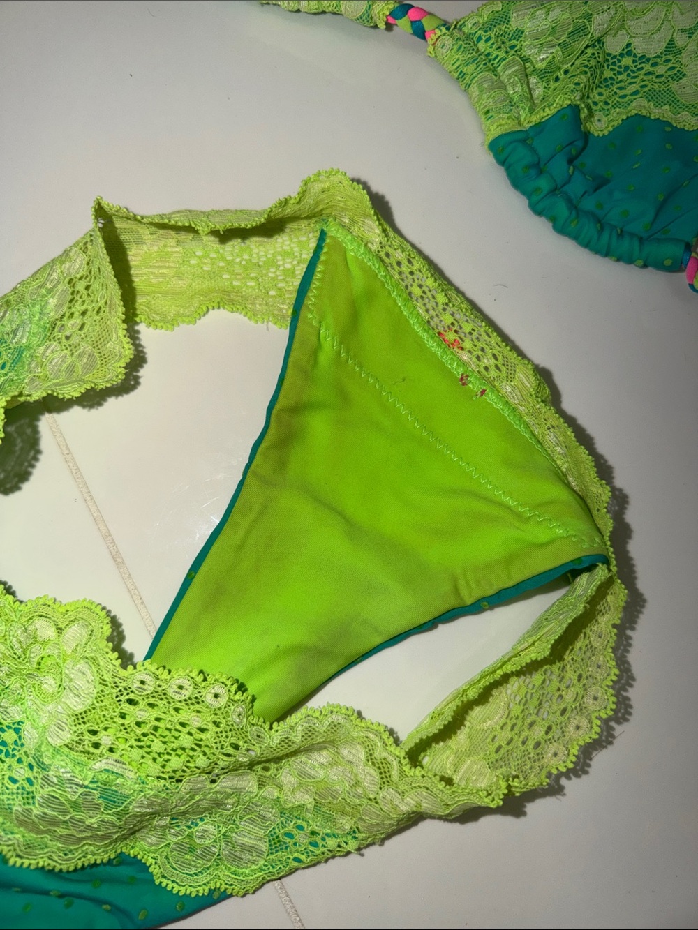 Beach Bunny Neon Lime Lace Trim Bikini - Picture 2 of 2